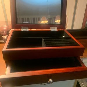 PRICE REDUCED TO SELL 
NWT Engraveable Jewelry Box